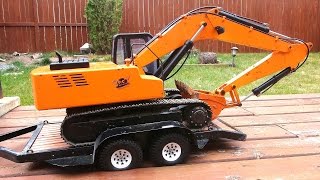 RC ADVENTURES  Flat Tire Overloaded Trailer amp Log Bridge  Earth Digger 4200 XL Excavator [upl. by Seyler741]