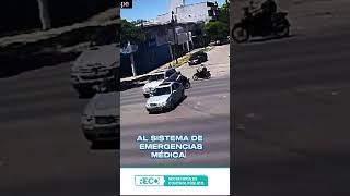 Fuerte choque de un motociclista contra un auto en el Bulevar Yrigoyen [upl. by Relyc254]