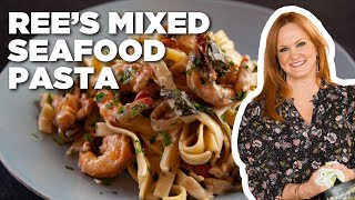 Ree Drummonds Mixed Seafood Pasta  The Pioneer Woman  Food Network [upl. by Ahsenac]