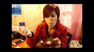 Rebecca Saw eating raw whale meat in Tsukiji Market Japan [upl. by Celik96]