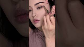 아이라이너 자연스럽게 그리는 방법을 알아보자 makeuptutorial 메이크업튜토리얼 아이라이너 [upl. by Leigh]