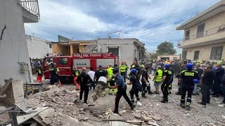 Crollo palazzina a Saviano la diretta delle operazione di soccorso [upl. by Storm]