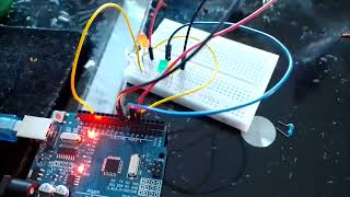 Práctica de encender cuatro focos en Arduino programado en arduino [upl. by Onairelav]