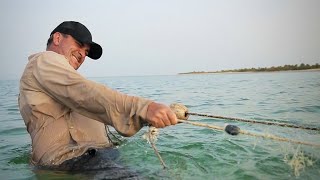 PÊCHE AVEC LES LOCAUX EN AFRIQUE DE LOUEST  Cyril Chauquet [upl. by Amleht375]