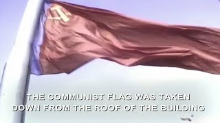 The Replacement of the Flag of RSFSR on August Coup 22 August 1991 Russian Anthem Patriotic Song [upl. by Airamak]