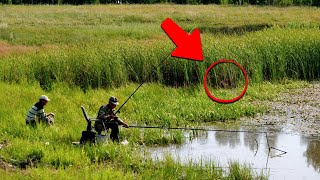 Quando uns Homens Estavam Pescando Isso Veio Até Eles da Grama Alta [upl. by Ursa]