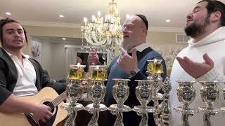 Michoel Schnitzler siniging Lechtele at the Chanukah candlesמיכאל שניצלער לעכטעלע [upl. by Staffan]