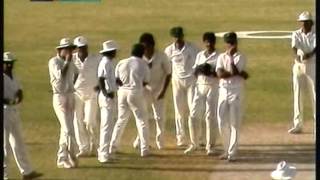 Pakistan v Australia Australasia Cup Final Sharjah 1990 Wasim Akram hatrick [upl. by Nozicka]