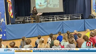 Acts Of Kindness Tess Maune Reads To Students At Freedom Elementary in Sapulpa [upl. by Barnie]