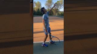 L’entraînement du service au tennis avec la raquette Babolat Pure Drive Lite shortswithzita shorts [upl. by Renie710]