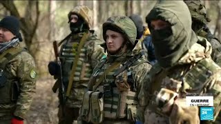 Guerre en Ukraine  au cœur dun mouvement nationaliste qui combat larmée russe • FRANCE 24 [upl. by Eiroj]