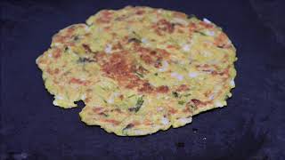 थालीपीठ बनाने की विधि  Maharashtrian Thalipeeth Recipe  How to make instant Thalipeeth recipe [upl. by Edivad]