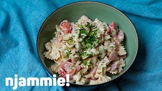 Pastasalade met kip en spek Recept  njammie [upl. by Wallinga]