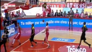 Play of the night Ο Jamario Moon ξεσηκώνει το ΣΕΦ  Jamario Moon lifts spirit up at SEF [upl. by Asp835]