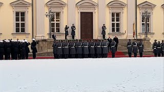 Deutsche Nationalhymne  Preußischer Präsentiermarsch Schloss Bellevue 04122023 [upl. by Labanna704]