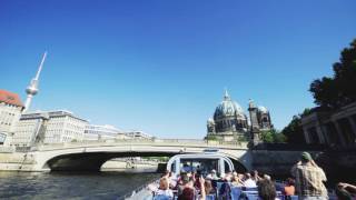 Sightseeing in Berlin  Schiffstour SpreefahrtHighlights Dom Reichstag Innenstadt [upl. by Ilarrold195]