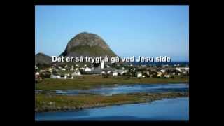 Det er så trygt å gå ved Jesu side Han som meg holder fast hver tid og stund [upl. by Hiller65]