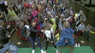 Live Sets the Guinness World Record for the Floss Dance [upl. by Byrne]