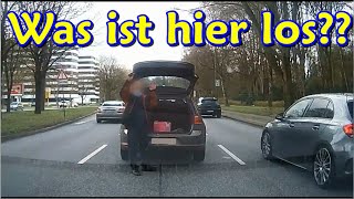 Vom Unfall Raserei und Fußgänger läuft über geschlossenen Bahnübergang DDG Dashcam Germany  227 [upl. by Adrea]