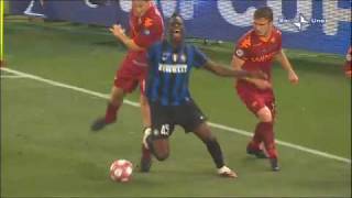 ROMAINTER 01 FALLACCIO DI TOTTI A BALOTELLI GLI TAGLIA LE GAMBE FALLO DA ROSSO [upl. by Thibault]