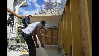 Construction de maison en ossature bois  mise en oeuvre des madriers de plancher contrecollés [upl. by Teemus]