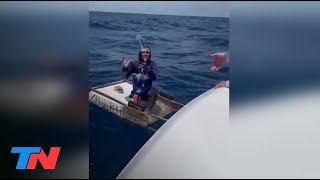 Miami la dramática travesía de un balsero cubano que estuvo a la deriva en el mar [upl. by Schiro848]