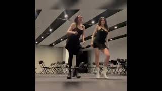 Hazar Ergüçlüden çok konuşulan pavyon dansı performansı [upl. by Lily853]