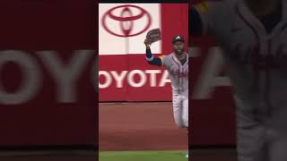 Absolutely insane catch Been so many amazing this week but this is MLB catch of the year [upl. by Buffy841]