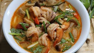 Tom Yum Seafood Soup  Tom Yum Goong  តុងយ៉ាំគ្រឿងសមុទ្រ  Samphos Cooking Food [upl. by Ellener]