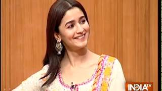 Alia Bhatt blushes when asked about dating rumours with Ranbir Kapoor on Aap Ki Adalat [upl. by Nevaed]