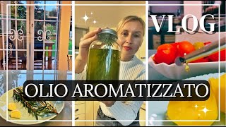 Olio aromatizzato allaglio e rosmarino 🧄 🌿 Come preparare olio piccante fatto in casa  Ricetta [upl. by Aihsaei421]