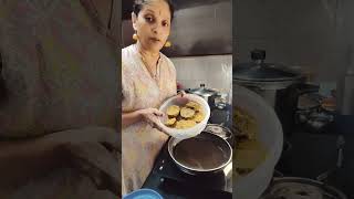 kothimbir vadi  shahiphodni recipe indiansnacks cooking foodblogar [upl. by Truda]