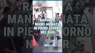 rapina a mano armata in pieno giorno nel bar il video shock napoli [upl. by Kinney269]