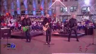 R5  Christmas is Coming  The Magnificent Mile Lights Festival 2012 SD [upl. by Josiah648]