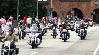 Harley Days Lübeck  Ausfahrt durch das Lübecker Burgtor [upl. by Janaye]