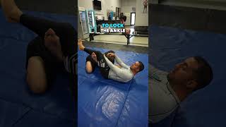 I see white belts doing this wrong all the time jiujitsu [upl. by Wallace]