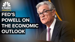 Fed Chair Powell delivers remarks on the economic outlook at Stanford Business School — 4324 [upl. by Emlyn]