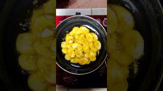 Crispy Banana Chips 🫓  कच्चे केले की चिप्स अब घर पर बनाएं  🤤 shorts viral youtube [upl. by Berriman31]