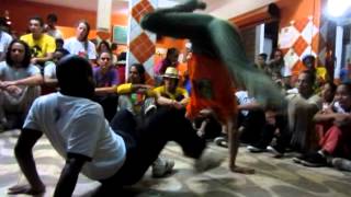 Contra Mestra Gege vs Mestre Mazinho Capoeira Permangola 2013 [upl. by Elohcin]