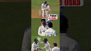 Virat Kohli stump mic quot L Pakad Le Uska quot when Sarfaraz Khan accidentally touch Glenn Phillips Balls [upl. by Einnig]