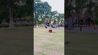 😱😳 omg respect 😨 kis na achi flip 🙃 lagai h💯 viralshort amazingflips funnyclips amazing stunt [upl. by Yellah411]