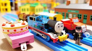 プラレール 青いピカピカトーマスのパーティーセット Thomas the Steam Engine Shiny Body [upl. by Aguayo]