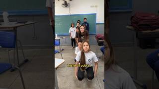 Teste do pobre 😅 E aí o que você faz 👀 professora escola shorts alunos teste pobre [upl. by Yssim]