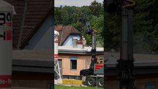 Schotter mit Bagger auf Bungalow Haus Dach [upl. by Hakim]