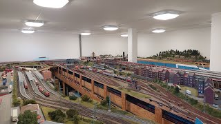 H0 riesige moderne und private Multideck Märklin Modelleisenbahn  XXL Fahrvideo von Suedbahnler [upl. by Ayyn]