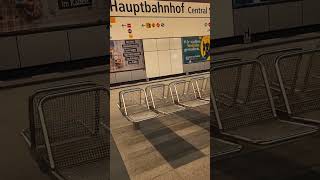 Hauptbahnhof in Berlin wo die UBanhLinie 5 endet und nach Hönow zurückkehrt [upl. by Fredrick]