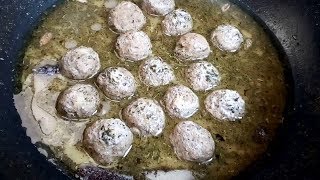 Kashmiri Chicken Gushtaba Recipe in Urdu By Zebs Kitchen [upl. by Odeen5]