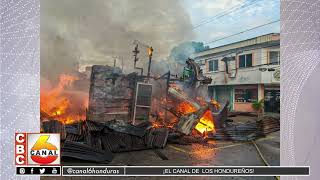 Bomberos controlan incendios en San Pedro Sula y Tela [upl. by Sairacaz]