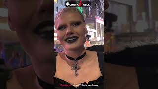 GNTMSiegerin Lea bei Heidi Klums HalloweenParty am Times Square in New York City [upl. by Kama345]