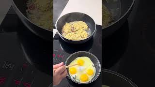 신라면 볶음면을 덮은 건 오믈렛이다 What covers Shin Ramyun is an omelet [upl. by Glynas289]